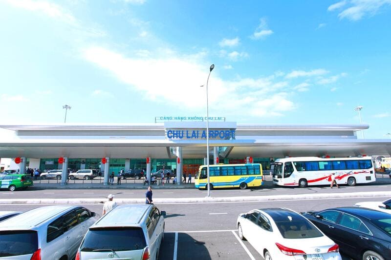 Chu Lai Airport is designed with a streamlined terminal and services such as a VIP lounge, ensuring a smooth travel experience for domestic flights